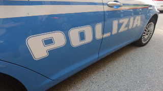 Convitto Umberto I, professore si è lanciato dal secondo piano